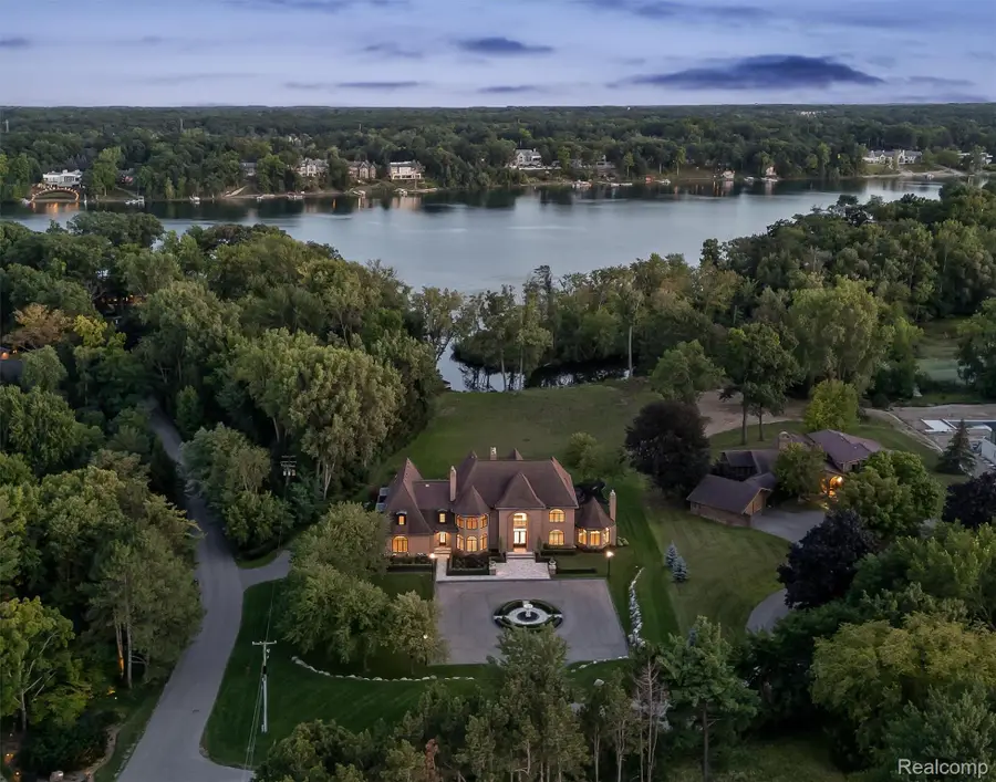 5305 Elmgate Bay Drive, Orchard Lake Village, MI 48324 - #3