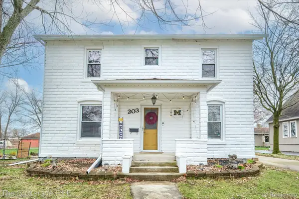 203 Sawyer Street, GrandBlanc, MI 48439