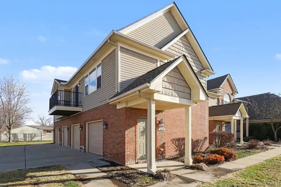 20049 Hidden Oaks Drive, Trenton, MI 48183 - #3