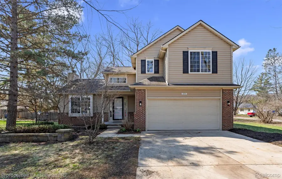 3070 Twinleaf Street, Commerce Township, MI 48382 - #2