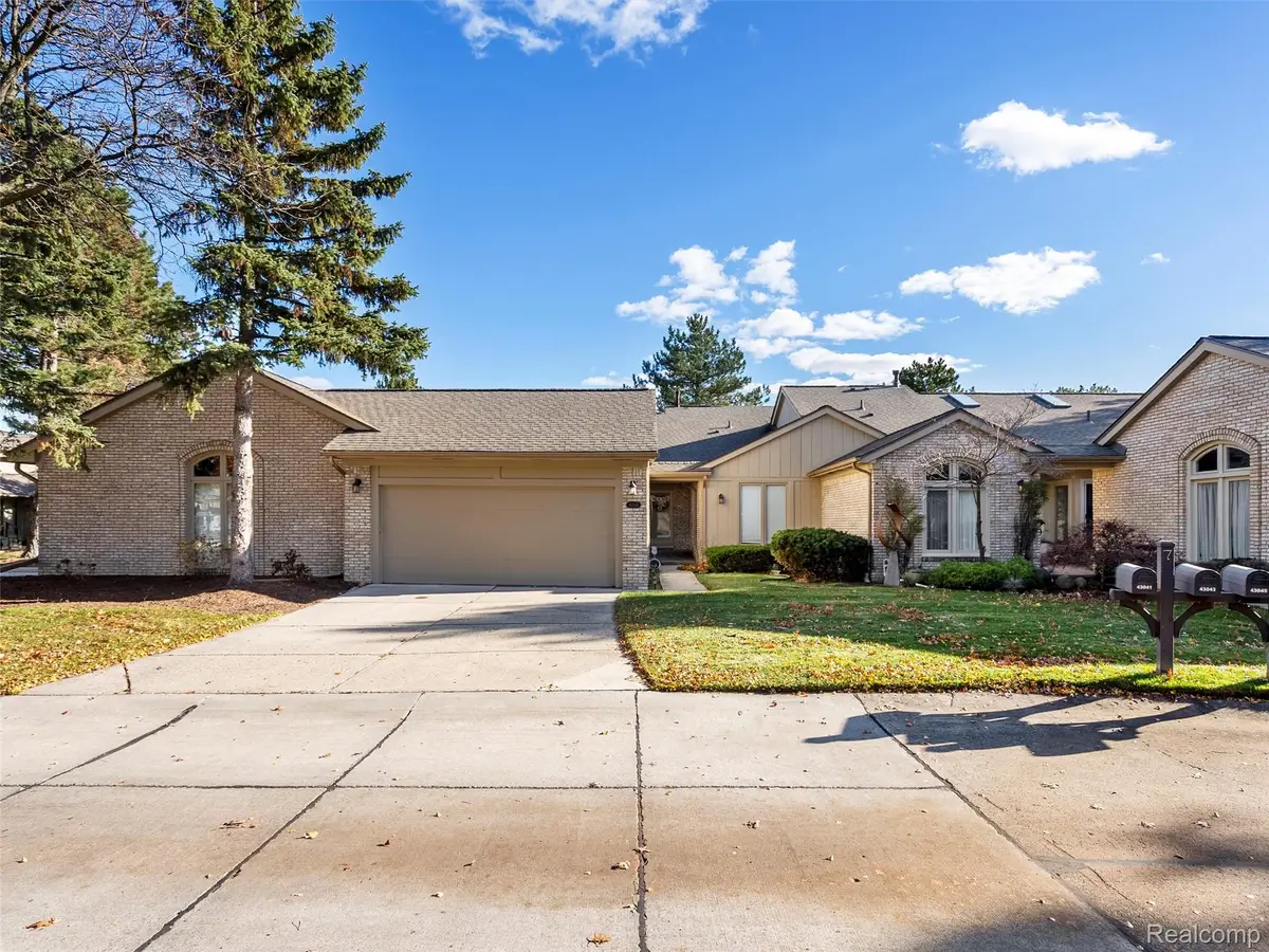 43043 W Kirkwood Drive, Clinton, MI 48038 - #1