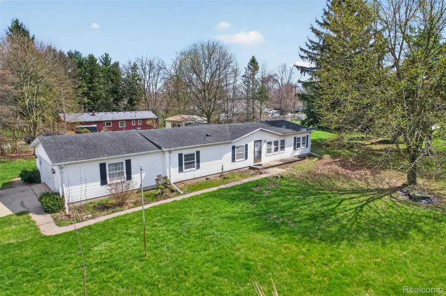 11011 Hamburg Road, Hamburg, MI 48189 - #2