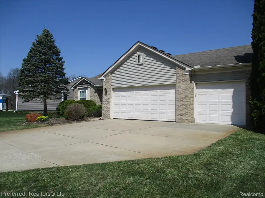 9153 Lakewood Drive, Whitmore Lake, MI 48189 - #2