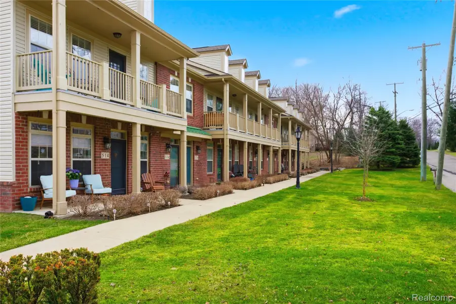 526 Red Oak Court, Walled Lake, MI 48390 - #2