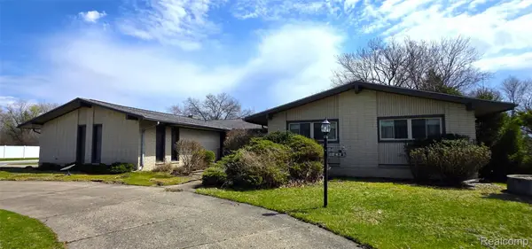 22411 Twyckingham Way, Southfield, MI 48034