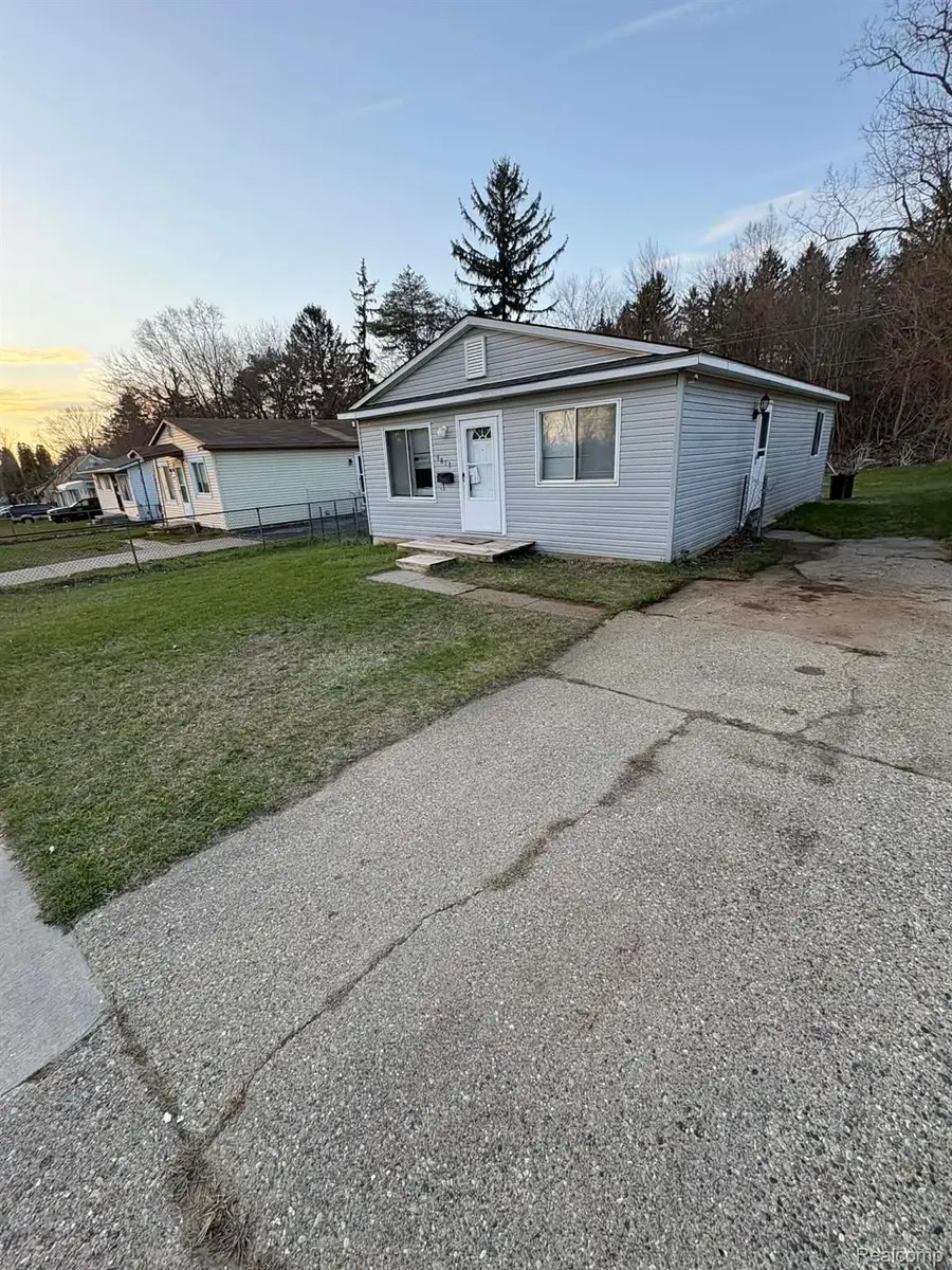 3013 Hampstead Drive, Flint, MI 48506 - #2