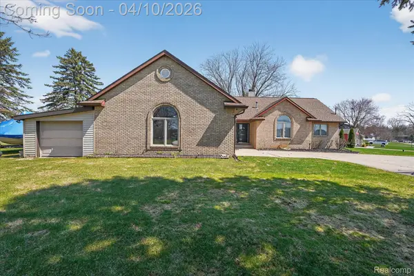 16147 Silvercrest Drive, Fenton, MI 48430