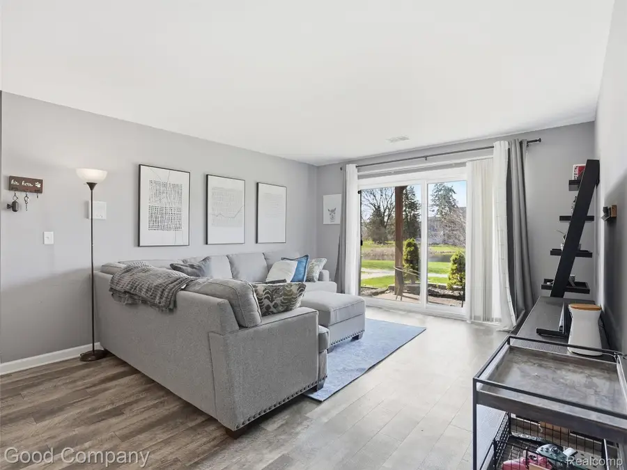 952 Bloomfield Village Boulevard #D, Auburn Hills, MI 48326 - #2