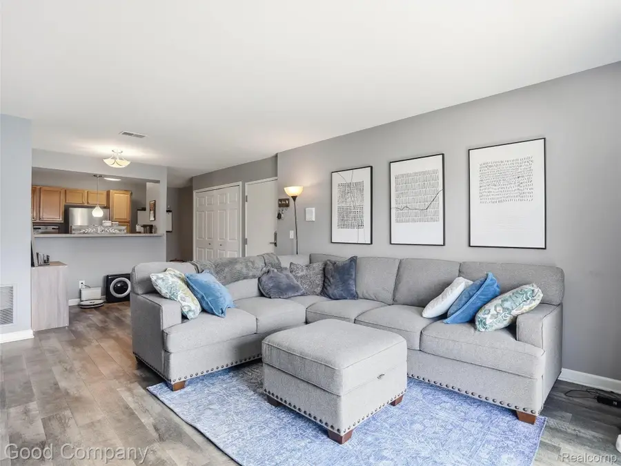 952 Bloomfield Village Boulevard #D, Auburn Hills, MI 48326 - #3