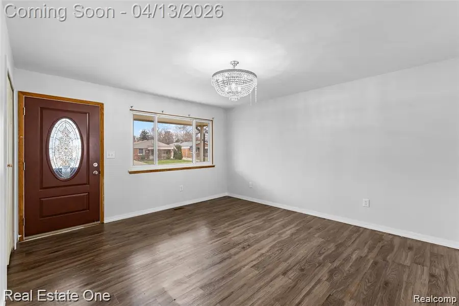 8456 Robindale Avenue, Dearborn Heights, MI 48127 - #3