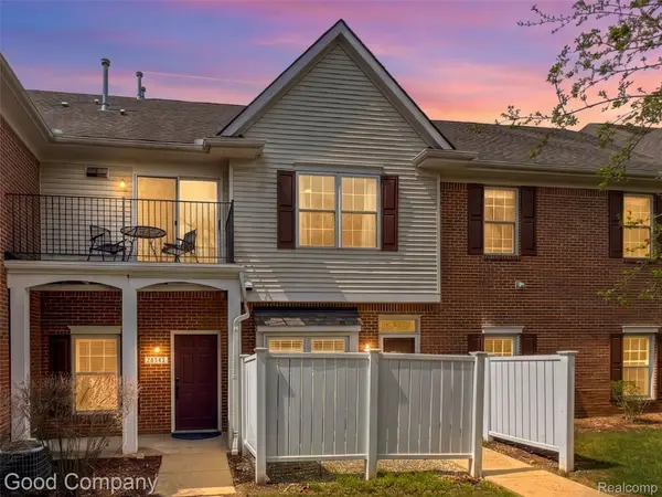2854 Cottonwood Drive #B, Waterford, MI 48328