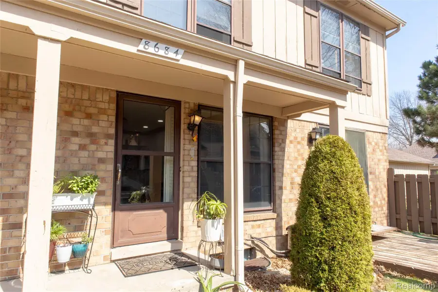 8684 Edgewater Lane #14, Warren, MI 48093 - #2