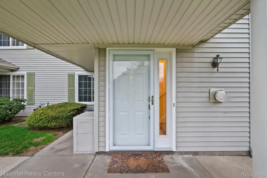 924 Saybrook Drive, Waterford, MI 48327 - #3