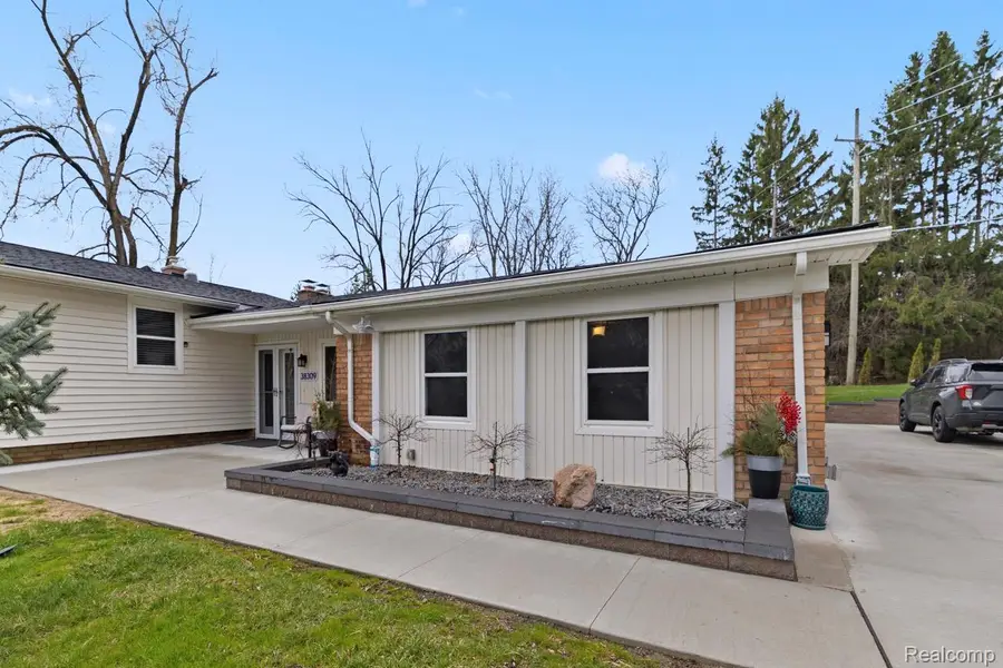 38309 Southfarm Lane, Northville, MI 48167 - #3