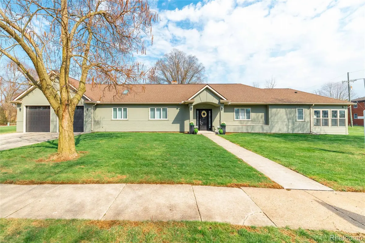 21527 Parke Lane, Grosse Ile, MI 48138 - #1