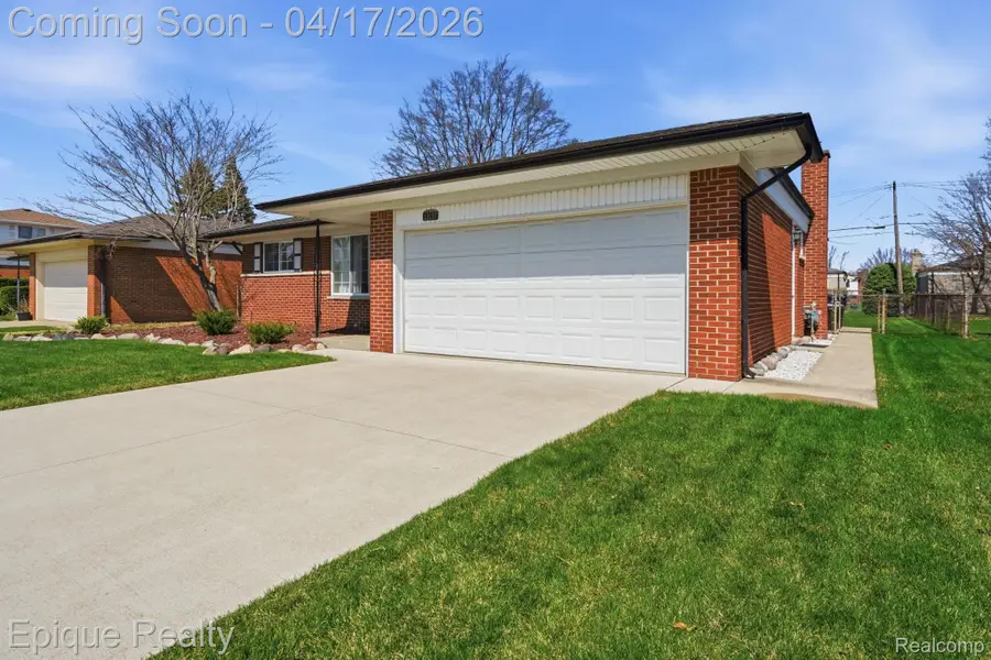 13137 Brierstone Drive, Sterling Heights, MI 48312 - #2