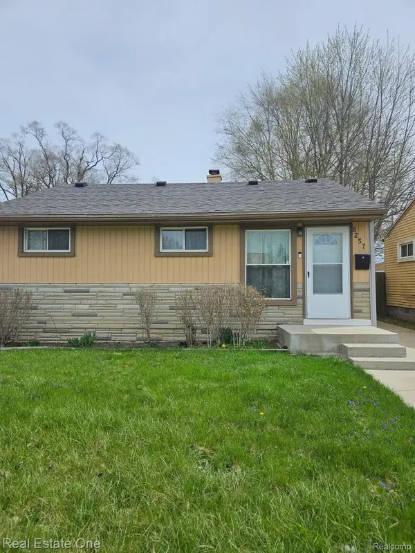 8257 Oak Street, Taylor, MI 48180
