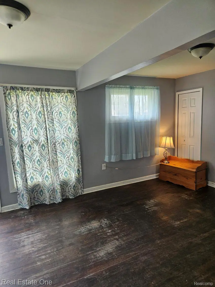 8257 Oak Street, Taylor, MI 48180 - #3