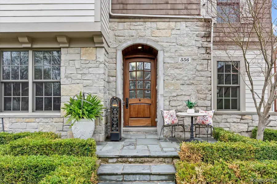 556 Ridgedale Avenue, Birmingham, MI 48009 - #2