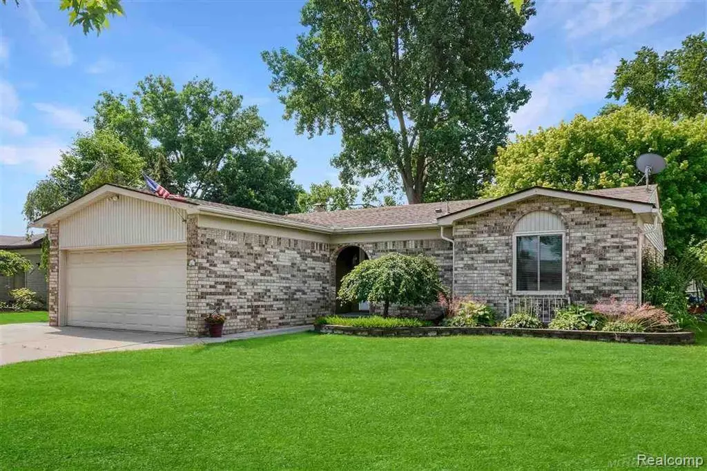 15794 Nader Ct Court, Clinton Township, MI 48038 - #1