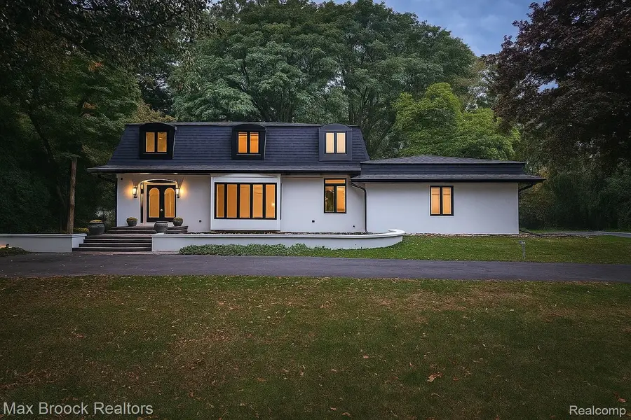 7244 Lahser Road, Bloomfield, MI 48301 - #2