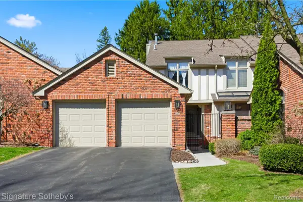 24122 Bingham Pointe Drive #24, BinghamFarms, MI 48025