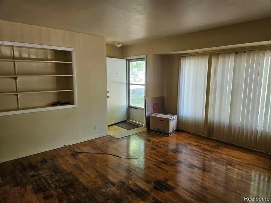 1323 Chatham Drive, Flint, MI 48505 - #2