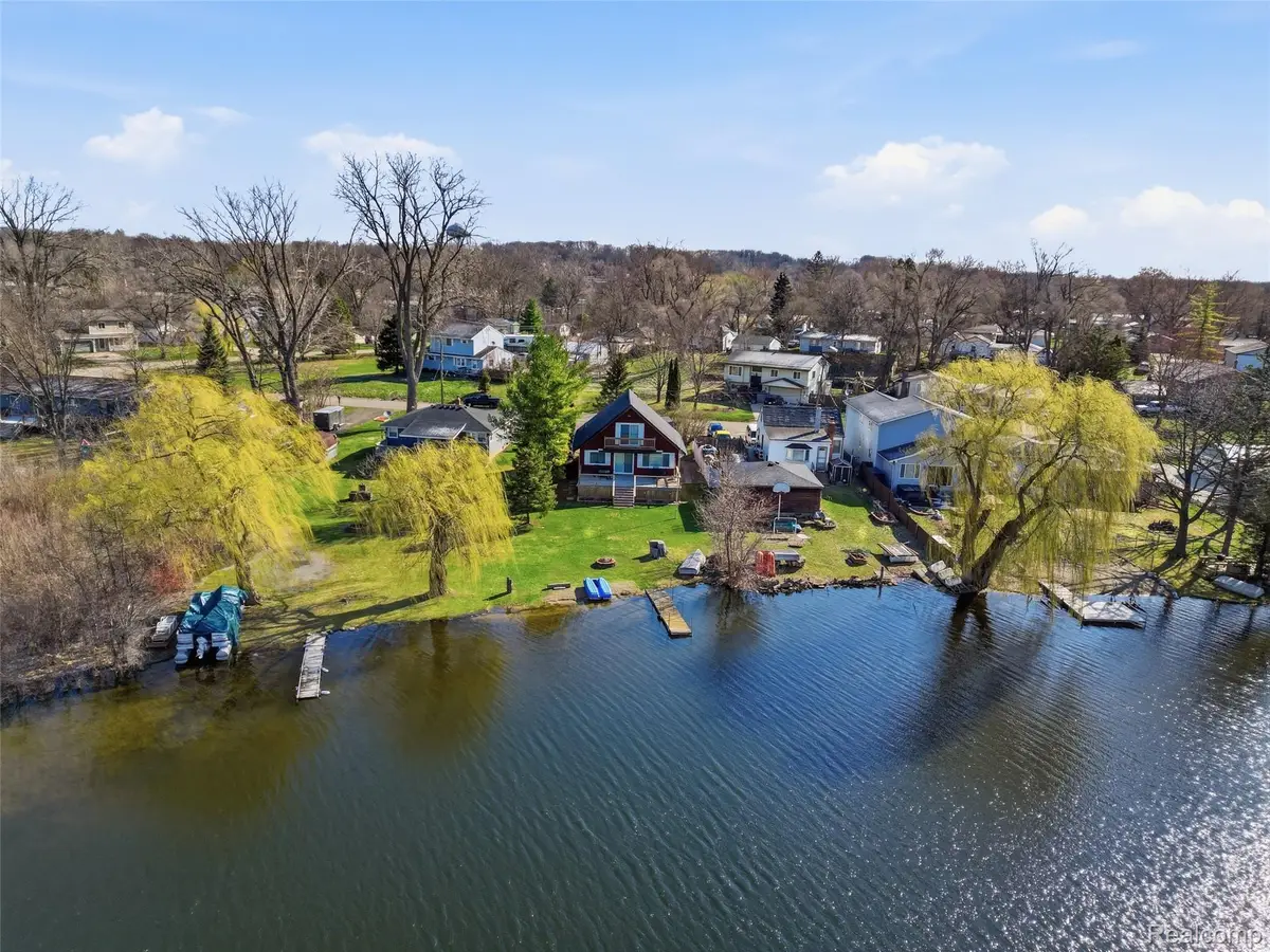 329 Lansing Drive, Waterford, MI 48328 - #1