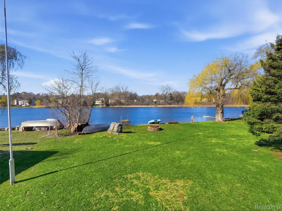 329 Lansing Drive, Waterford, MI 48328 - #3