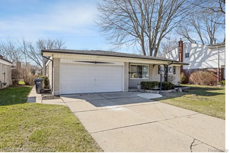 33859 Sebastian Lane Drive, Sterling Heights, MI 48312 - #3