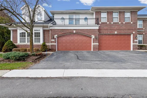 4392 Gateway Circle, WestBloomfield, MI 48322