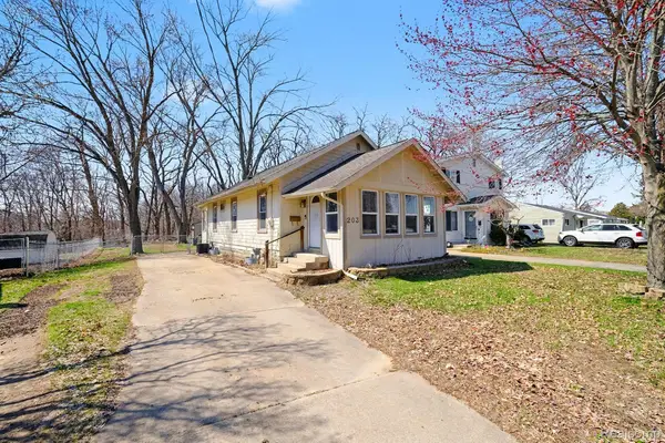 203 Boman Street, Flushing, MI 48433