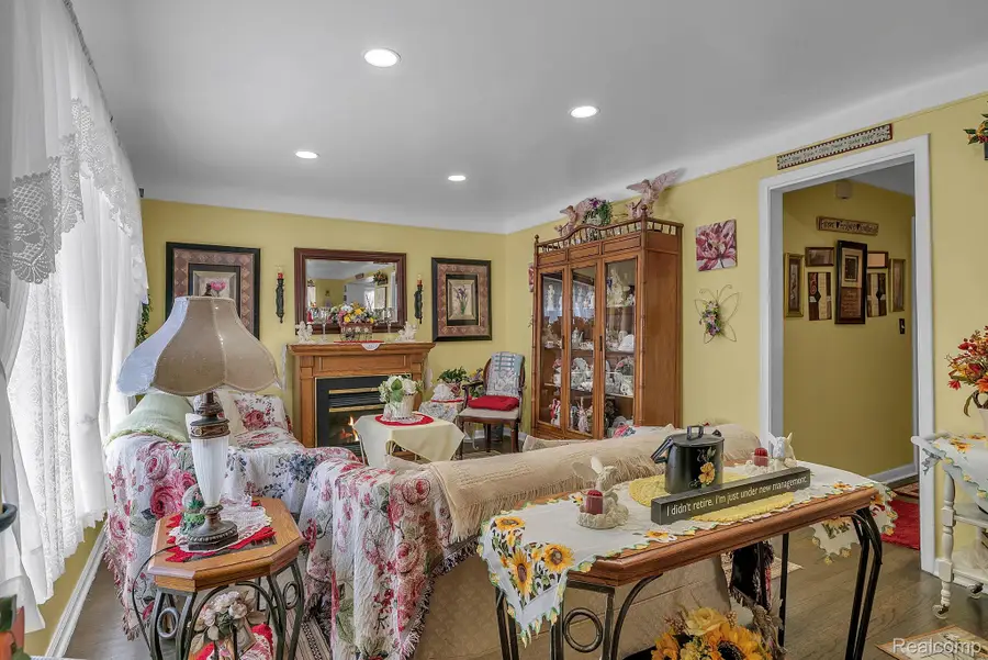 1582 Chandler Avenue, Lincoln Park, MI 48146 - #3