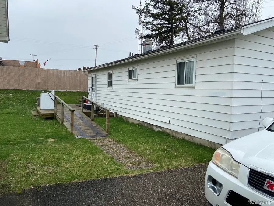 2056 E Stanley Road, Genesee, MI 48458 - #3