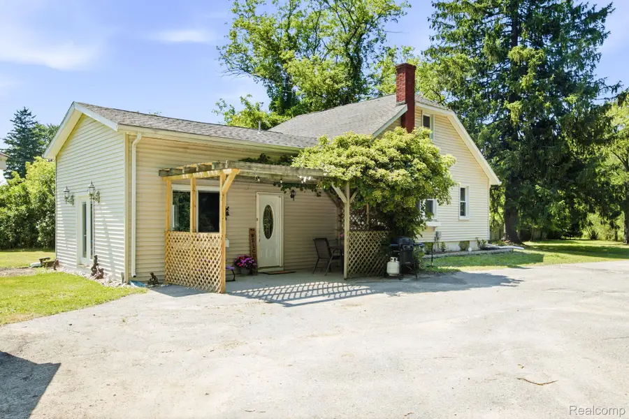5275 Gratiot Avenue, Saint Clair, MI 48079 - #2