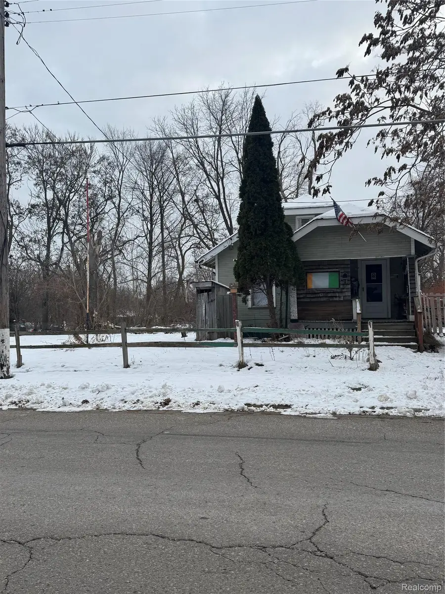 1422 Leith Street, Flint, MI 48506 - #2