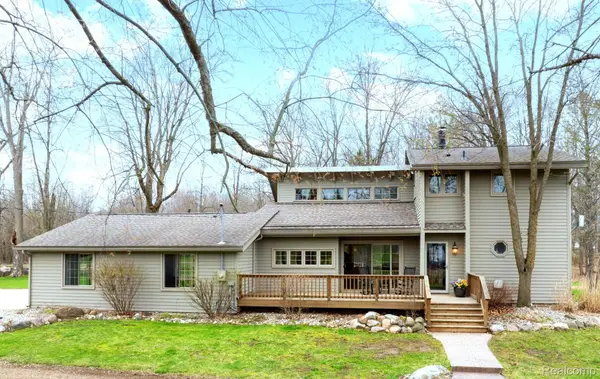 9247 Schrepfer Road, Howell, MI 48855