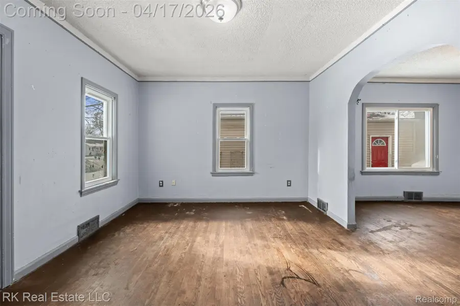 1125 E Hayes Avenue, Hazel Park, MI 48030 - #2