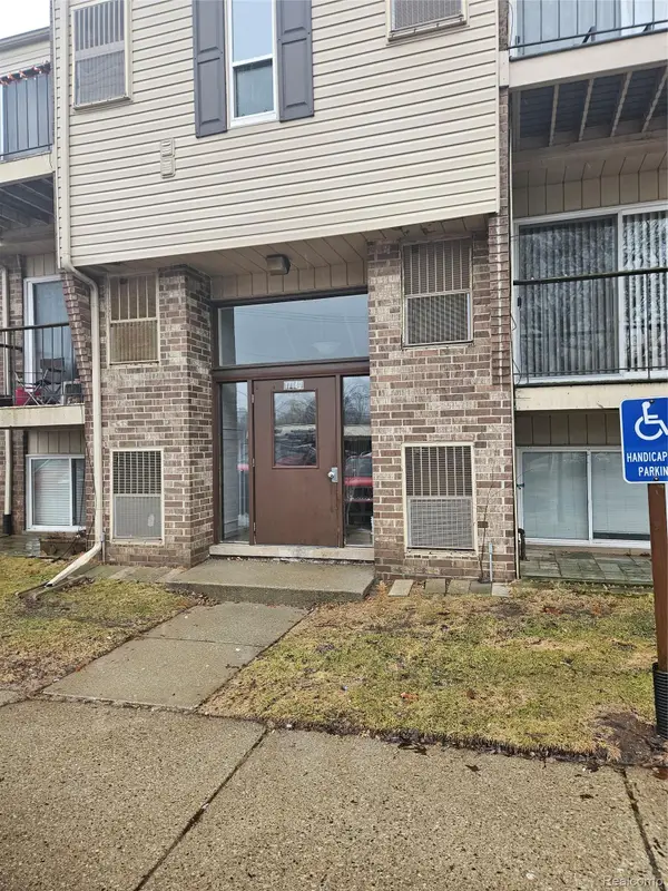 17140 Clinton River Road #17B, ClintonTownship, MI 48038