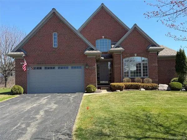 7350 Pine Vista Drive, Brighton, MI 48116