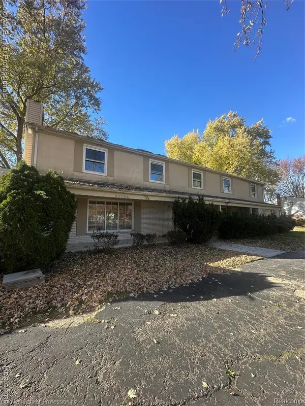 29585 Woodhaven Lane, Southfield, MI 48076