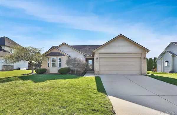 1703 Oak Squire Lane, Howell, MI 48855