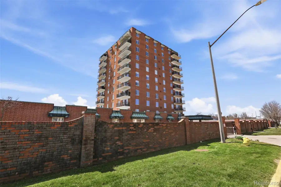 3301 Biddle Avenue #4C, Wyandotte, MI 48192 - #2