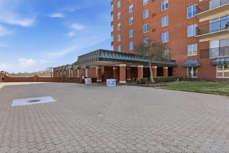 3301 Biddle Avenue #4C, Wyandotte, MI 48192 - #3