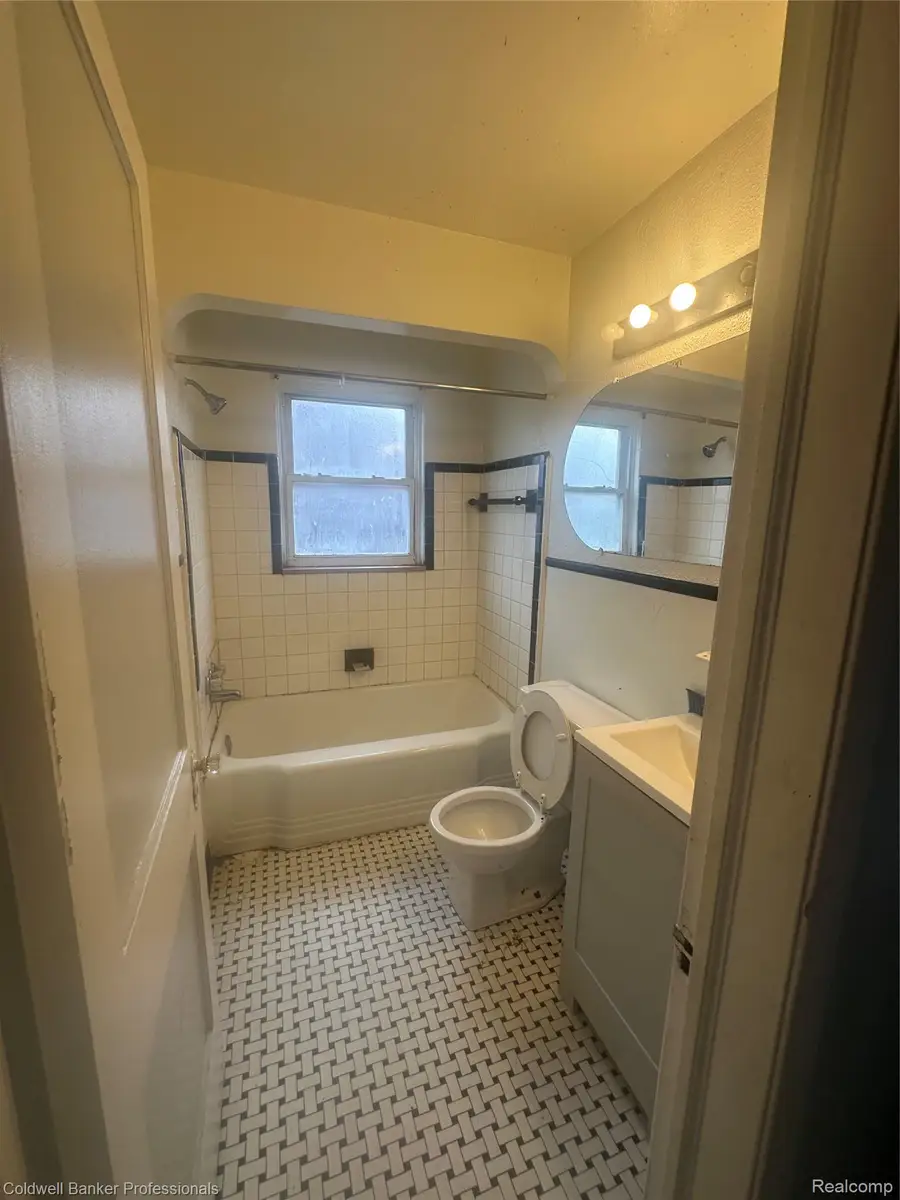 19726 Moross Road, Detroit, MI 48224 - #3