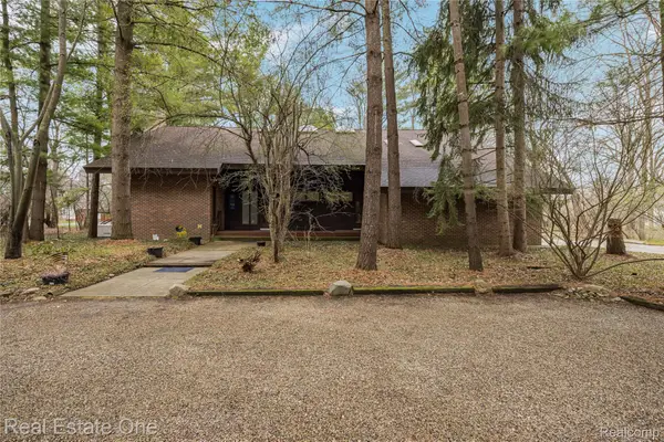 32674 Bingham Lane, BinghamFarms, MI 48025