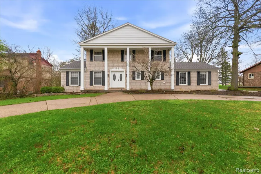 5119 Greenbriar Drive, West Bloomfield, MI 48323 - #2