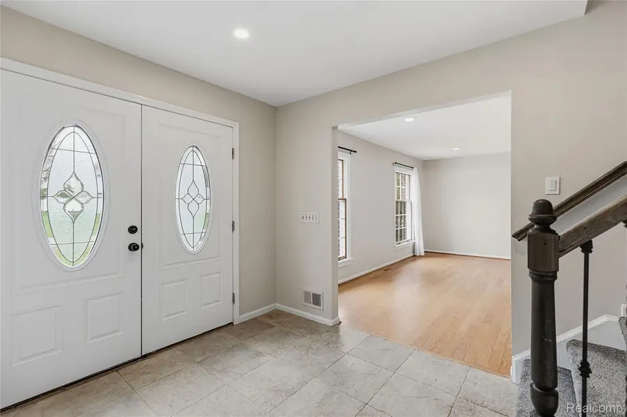 5119 Greenbriar Drive, West Bloomfield, MI 48323 - #3