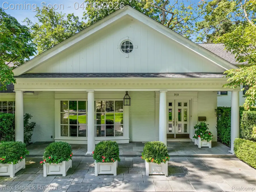 919 W Glengarry Circle, Bloomfield Hills, MI 48301 - #3
