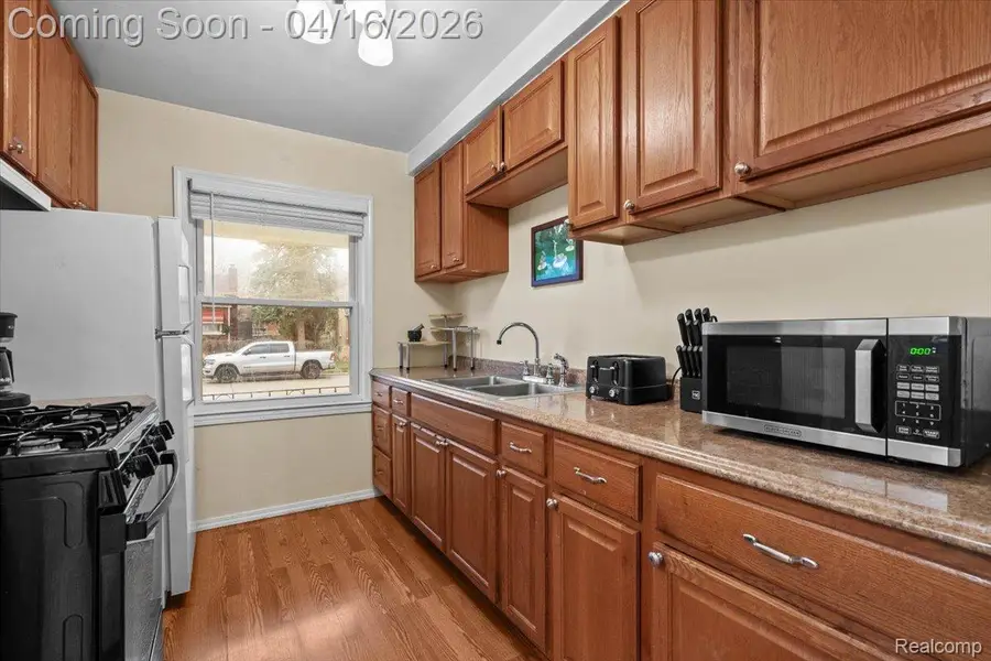 21330 Caledonia Avenue, Hazel Park, MI 48030 - #3